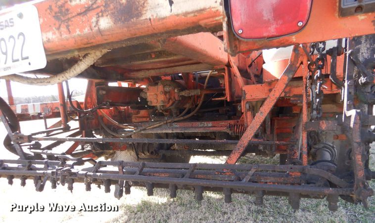 image for item LJ9947 1985 GMC Sierra 7000  oil distributor truck