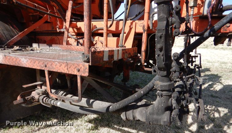 image for item LJ9947 1985 GMC Sierra 7000  oil distributor truck