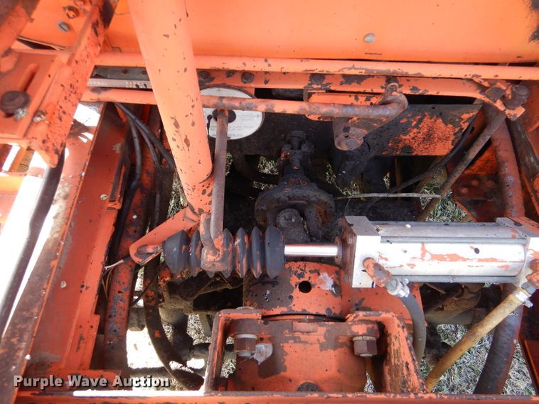 image for item LJ9947 1985 GMC Sierra 7000  oil distributor truck