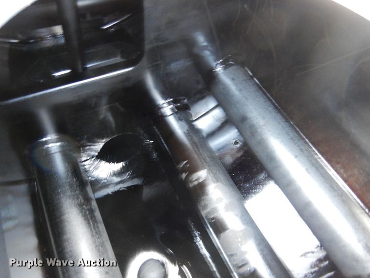 image for item LJ9947 1985 GMC Sierra 7000  oil distributor truck