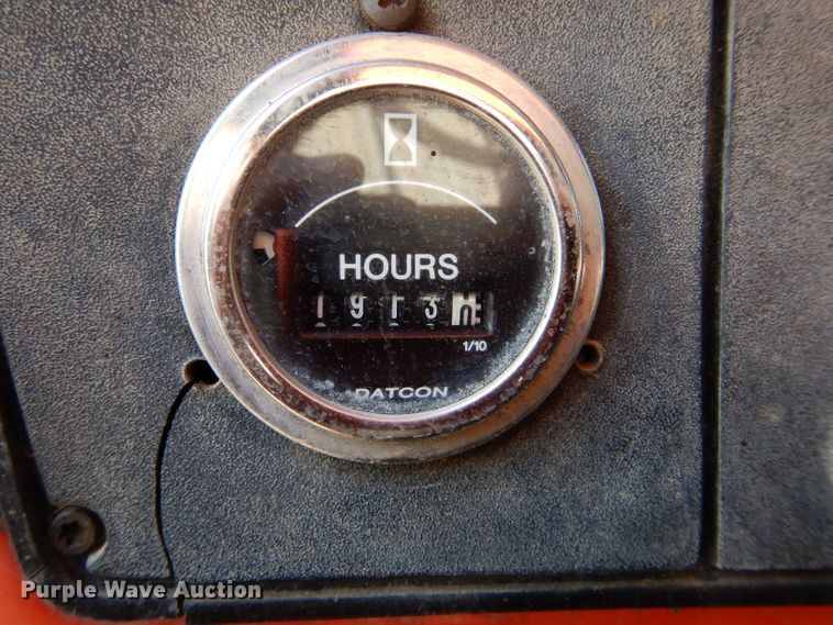 image for item LJ9947 1985 GMC Sierra 7000  oil distributor truck