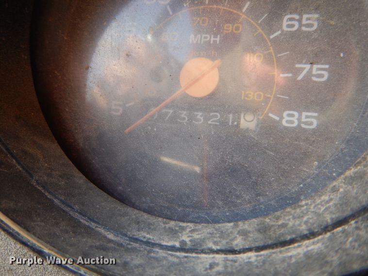 image for item LJ9947 1985 GMC Sierra 7000  oil distributor truck