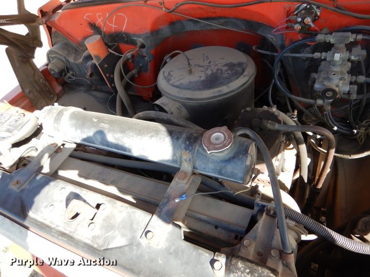 image for item LJ9947 1985 GMC Sierra 7000  oil distributor truck