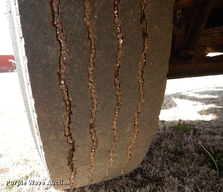 image for item LJ9947 1985 GMC Sierra 7000  oil distributor truck