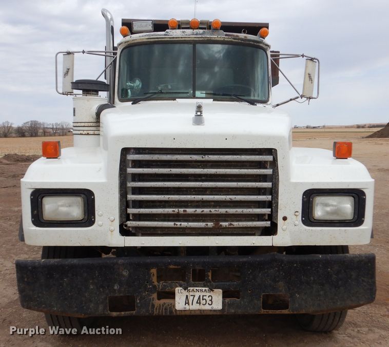 image for item LJ9955 1993 Mack RD690S  dump truck