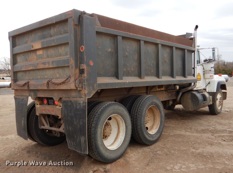 image for item LJ9955 1993 Mack RD690S  dump truck