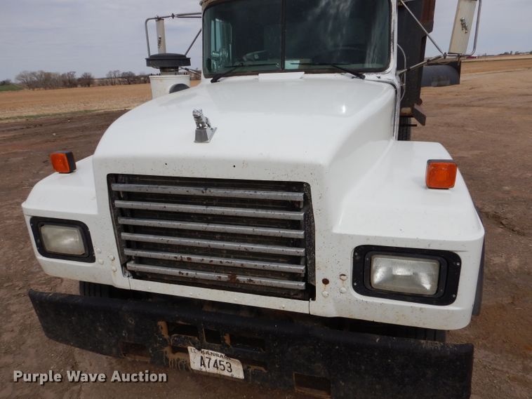 image for item LJ9955 1993 Mack RD690S  dump truck