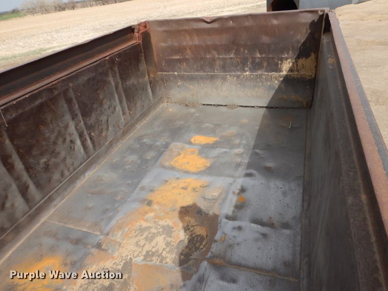 image for item LJ9955 1993 Mack RD690S  dump truck