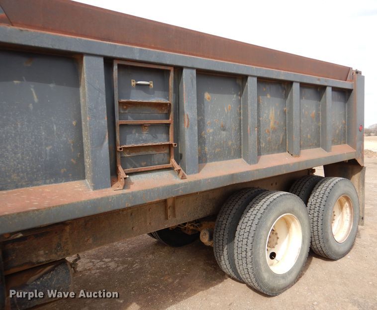 image for item LJ9955 1993 Mack RD690S  dump truck