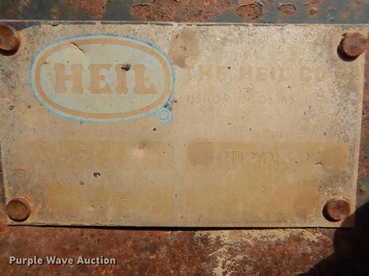 image for item LJ9955 1993 Mack RD690S  dump truck