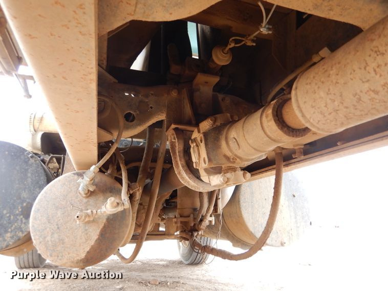 image for item LJ9955 1993 Mack RD690S  dump truck