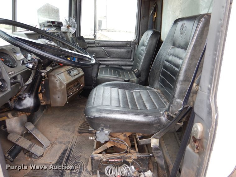 image for item LJ9955 1993 Mack RD690S  dump truck