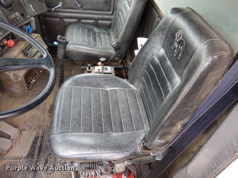 image for item LJ9955 1993 Mack RD690S  dump truck