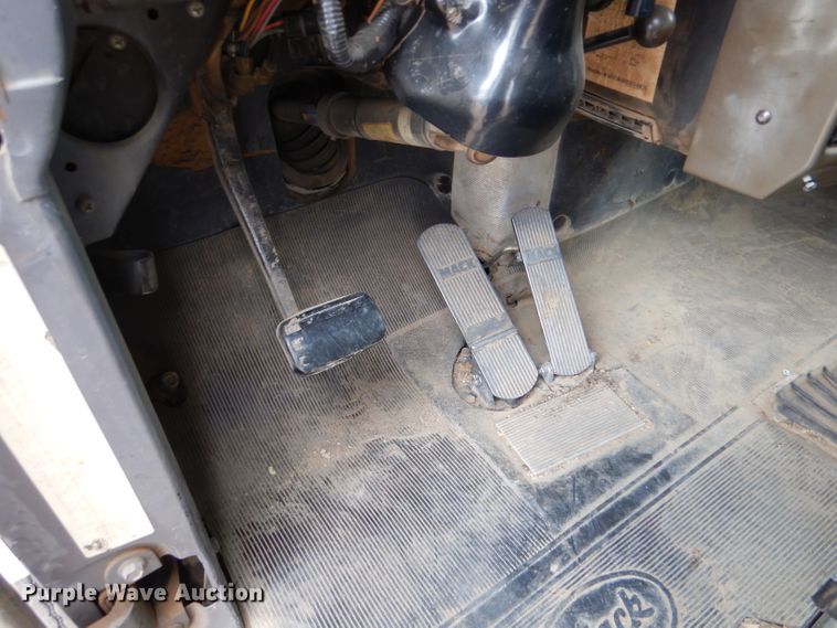 image for item LJ9955 1993 Mack RD690S  dump truck