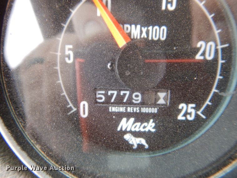 image for item LJ9955 1993 Mack RD690S  dump truck