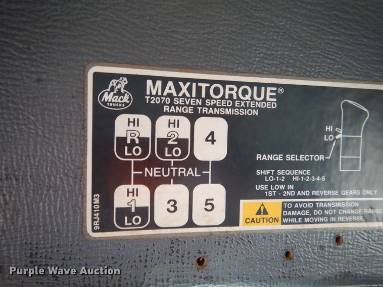 image for item LJ9955 1993 Mack RD690S  dump truck