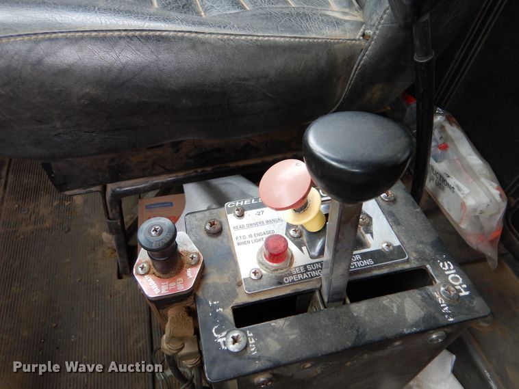 image for item LJ9955 1993 Mack RD690S  dump truck