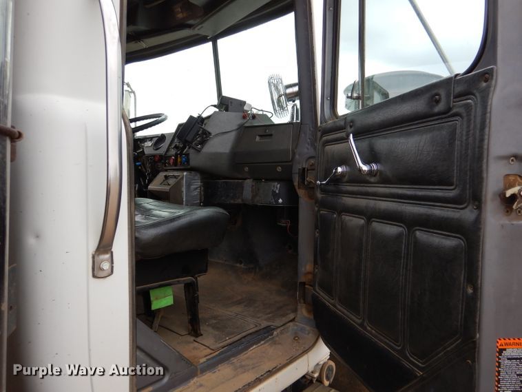 image for item LJ9955 1993 Mack RD690S  dump truck