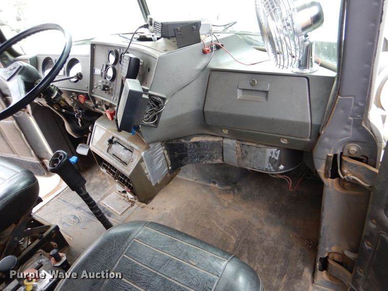 image for item LJ9955 1993 Mack RD690S  dump truck