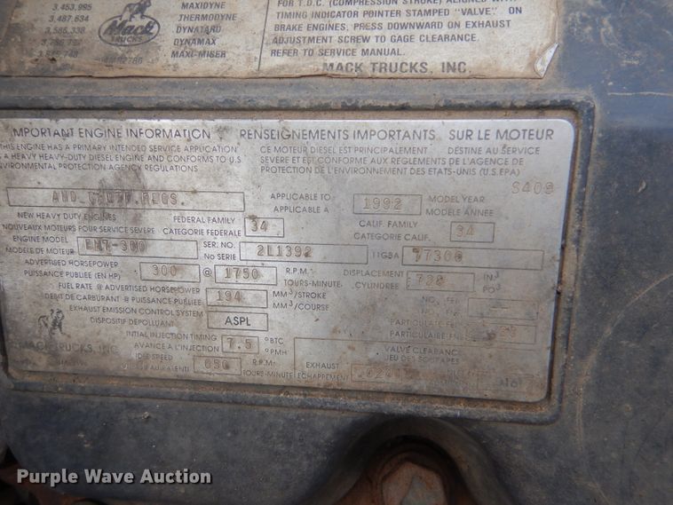 image for item LJ9955 1993 Mack RD690S  dump truck