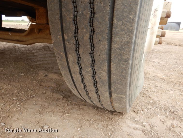 image for item LJ9955 1993 Mack RD690S  dump truck