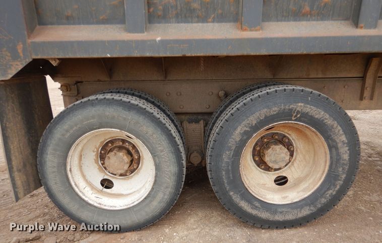 image for item LJ9955 1993 Mack RD690S  dump truck