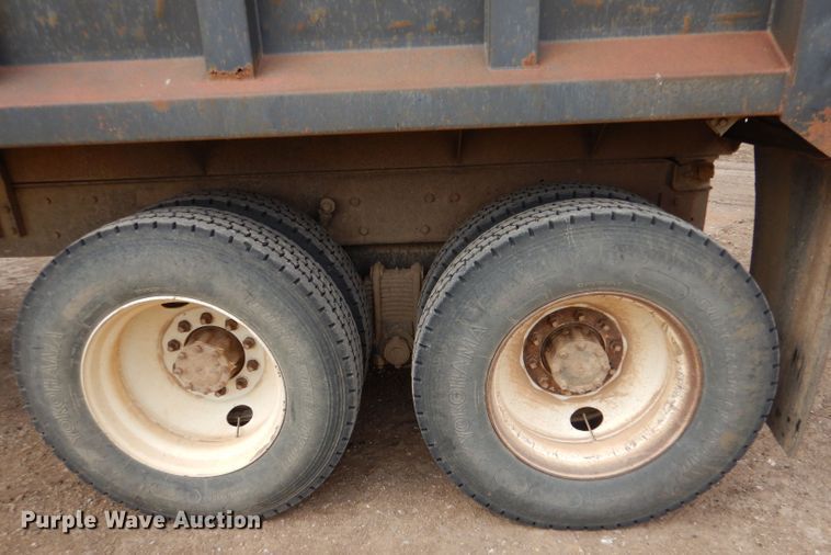 image for item LJ9955 1993 Mack RD690S  dump truck