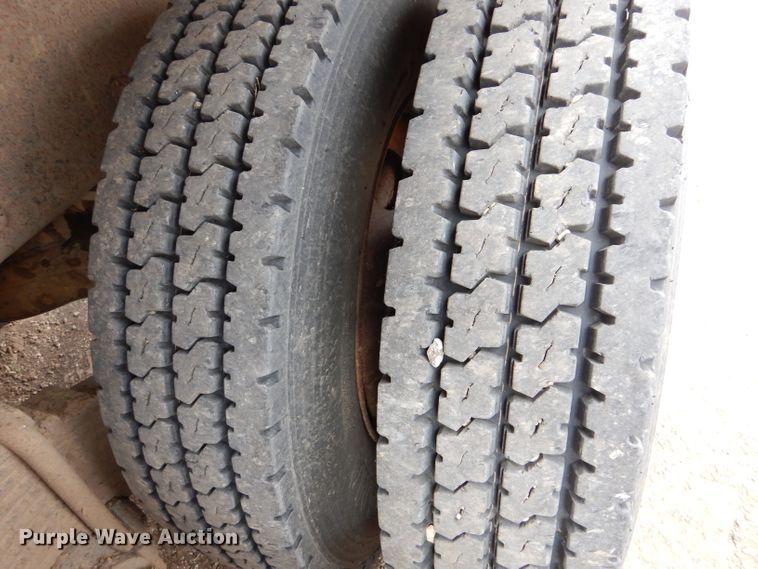 image for item LJ9955 1993 Mack RD690S  dump truck