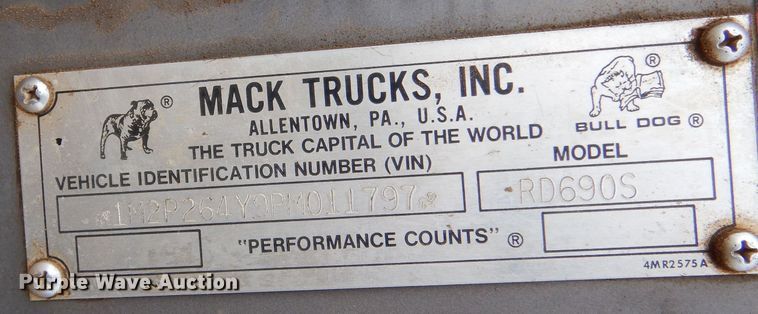 image for item LJ9955 1993 Mack RD690S  dump truck