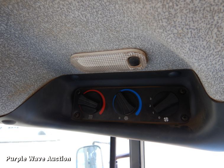 image for item LJ9956 2014 New Holland TS6.110  MFWD tractor