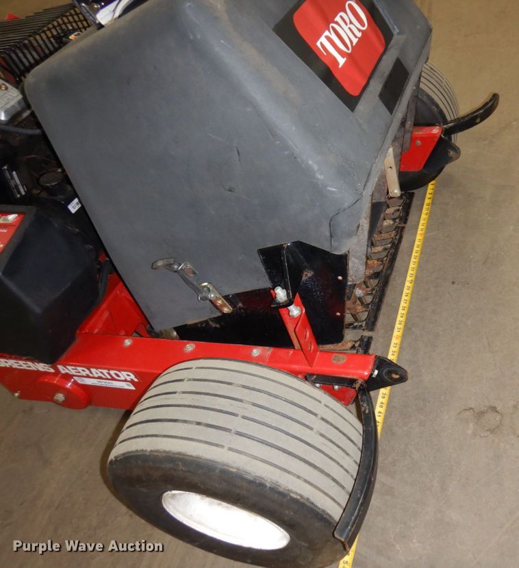 image for item MF9542 2002 Toro 09129  greens aerator