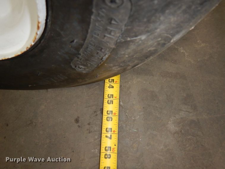 image for item MF9542 2002 Toro 09129  greens aerator