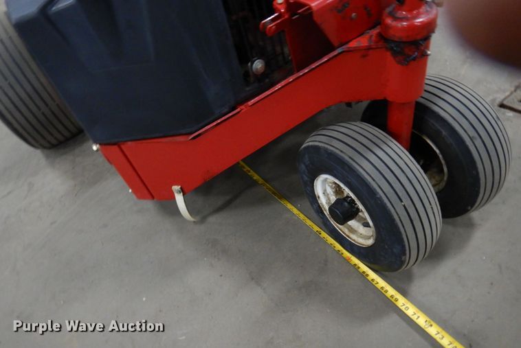 image for item MF9542 2002 Toro 09129  greens aerator