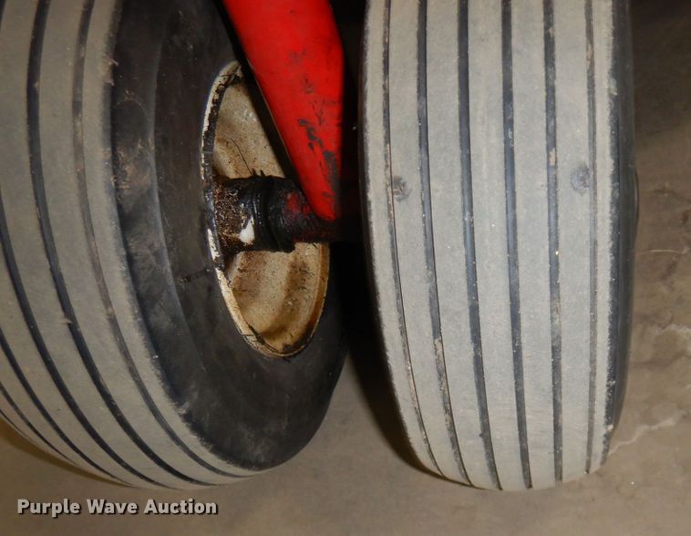 image for item MF9542 2002 Toro 09129  greens aerator