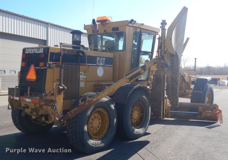 image for item MY9000 2003 Caterpillar 140H  motor grader