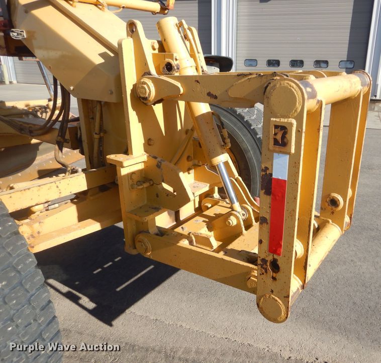image for item MY9000 2003 Caterpillar 140H  motor grader