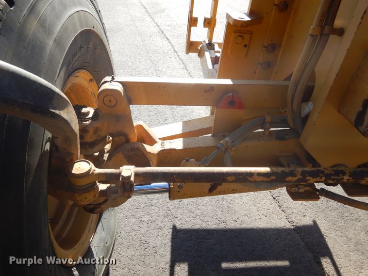 image for item MY9000 2003 Caterpillar 140H  motor grader