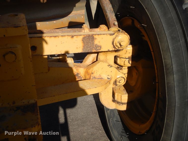 image for item MY9000 2003 Caterpillar 140H  motor grader