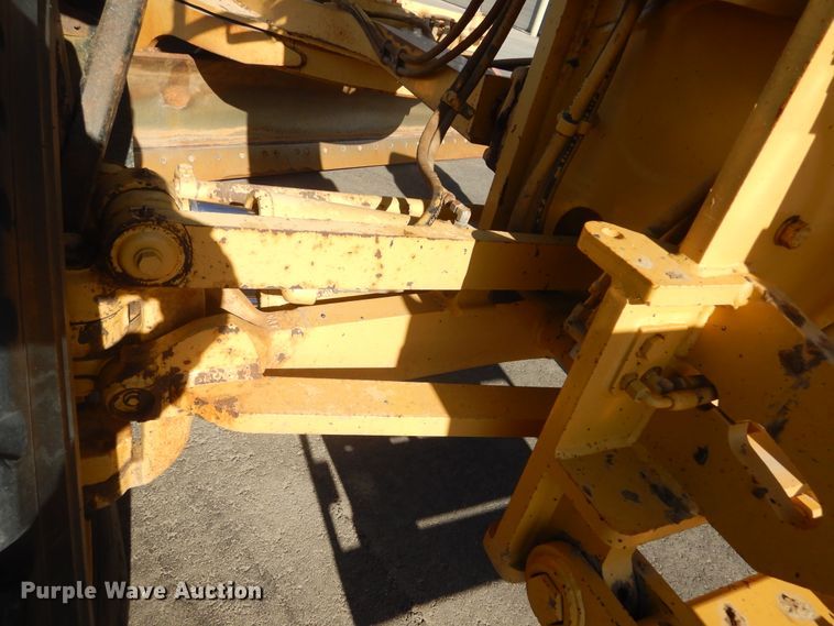 image for item MY9000 2003 Caterpillar 140H  motor grader
