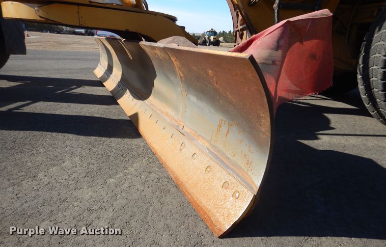 image for item MY9000 2003 Caterpillar 140H  motor grader