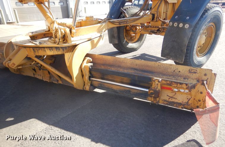 image for item MY9000 2003 Caterpillar 140H  motor grader