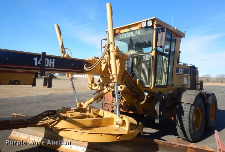 image for item MY9000 2003 Caterpillar 140H  motor grader