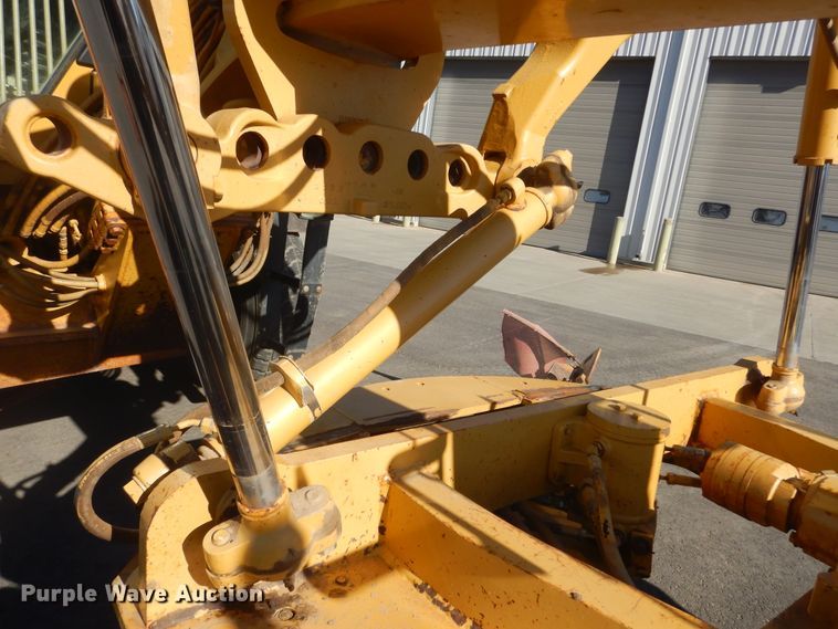 image for item MY9000 2003 Caterpillar 140H  motor grader