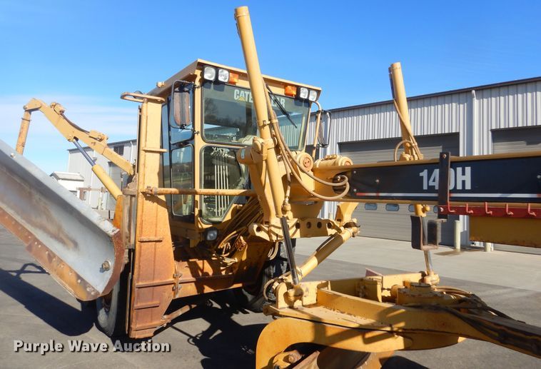 image for item MY9000 2003 Caterpillar 140H  motor grader
