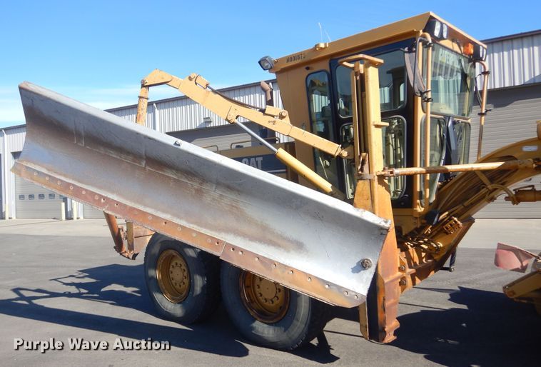 image for item MY9000 2003 Caterpillar 140H  motor grader