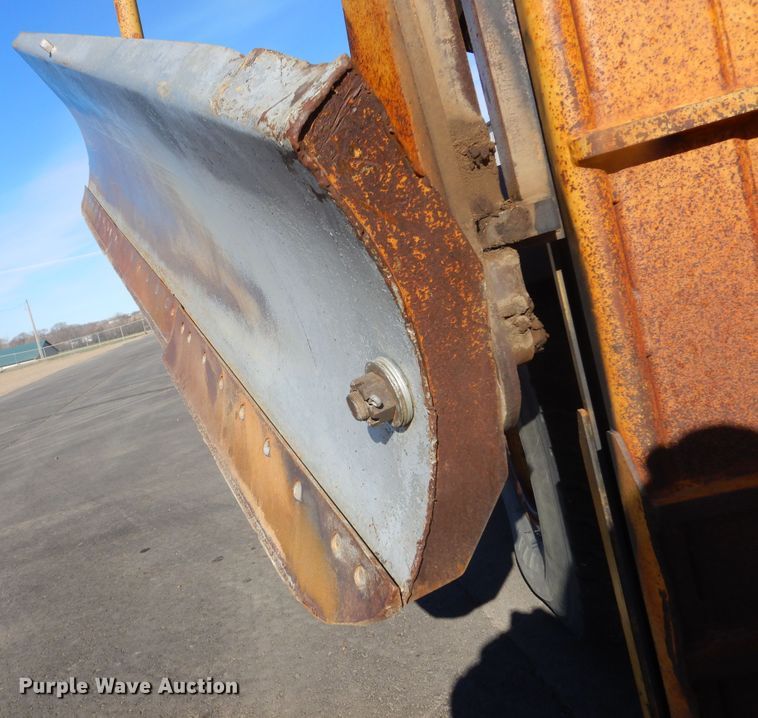 image for item MY9000 2003 Caterpillar 140H  motor grader