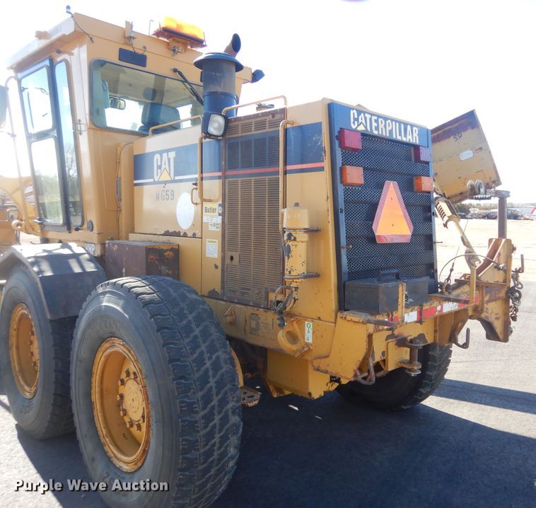 image for item MY9000 2003 Caterpillar 140H  motor grader