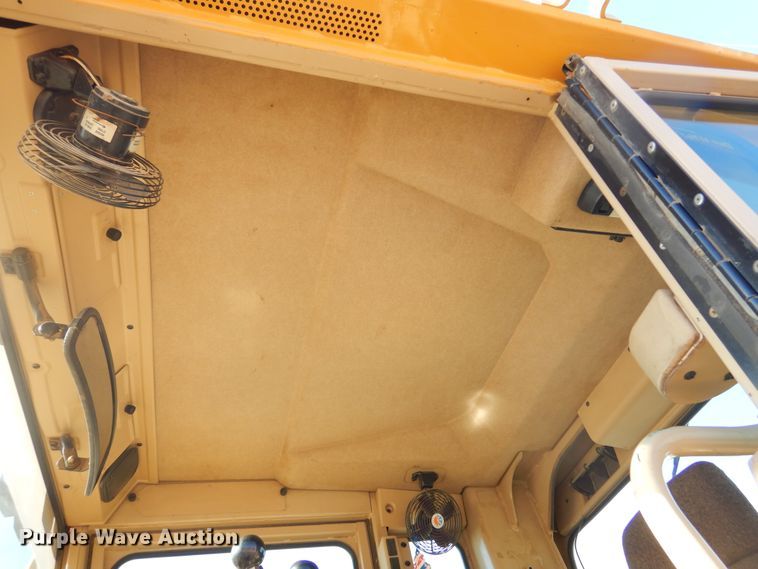 image for item MY9000 2003 Caterpillar 140H  motor grader