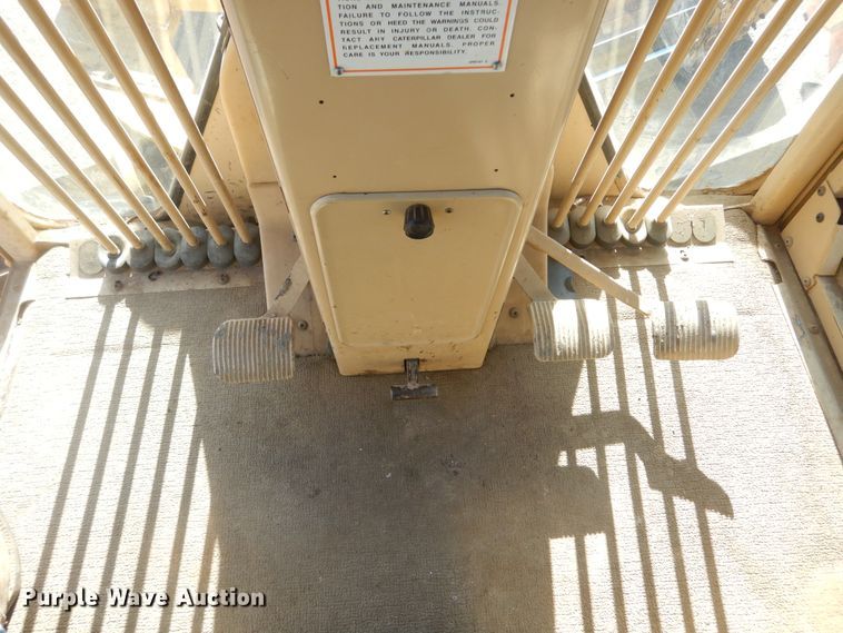 image for item MY9000 2003 Caterpillar 140H  motor grader