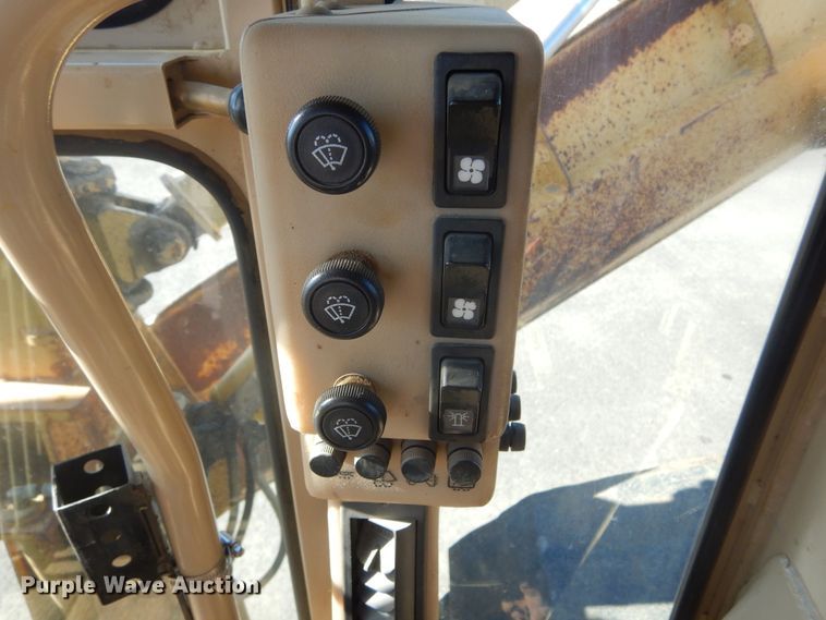 image for item MY9000 2003 Caterpillar 140H  motor grader